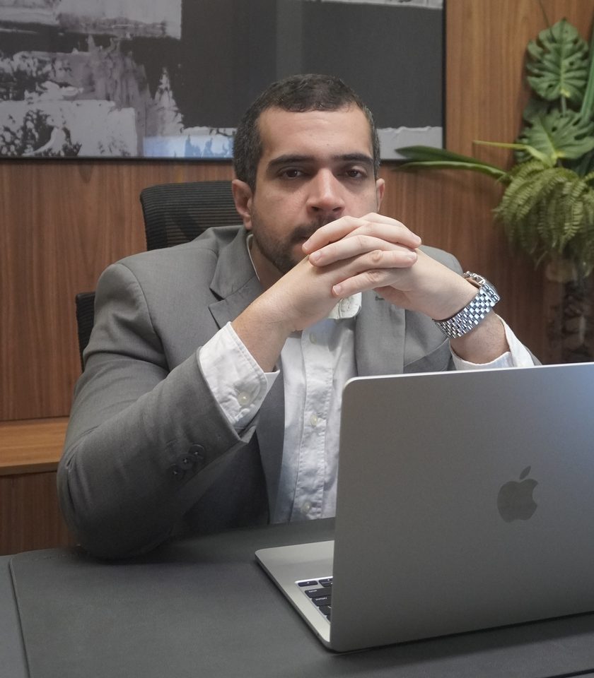 Eduardo Rodrigues, advogado previdenciário, em seu escritório em Carpina/PE